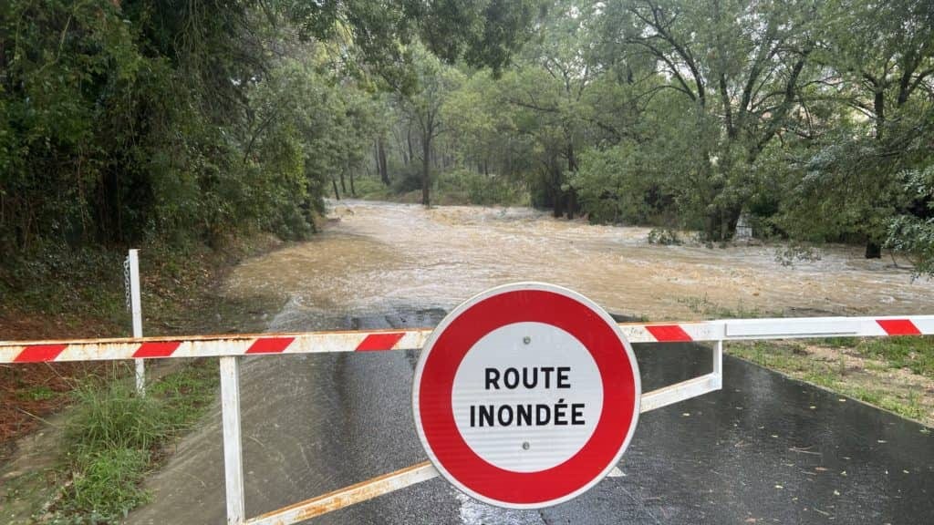 Gard : plusieurs routes et ponts submersibles fermés suite aux fortes pluies