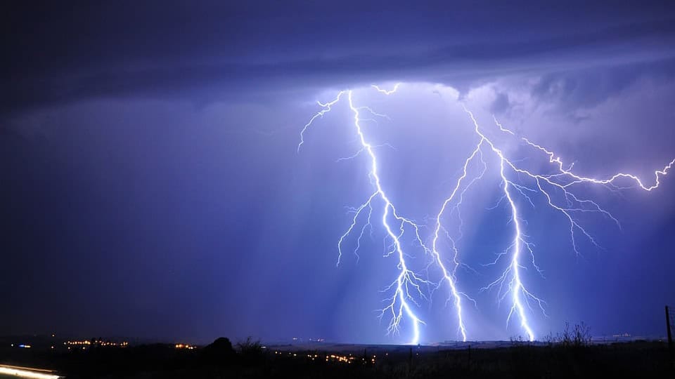 Météo : plus de 28 000 décharges de foudre ce 13 mars en France, un record !