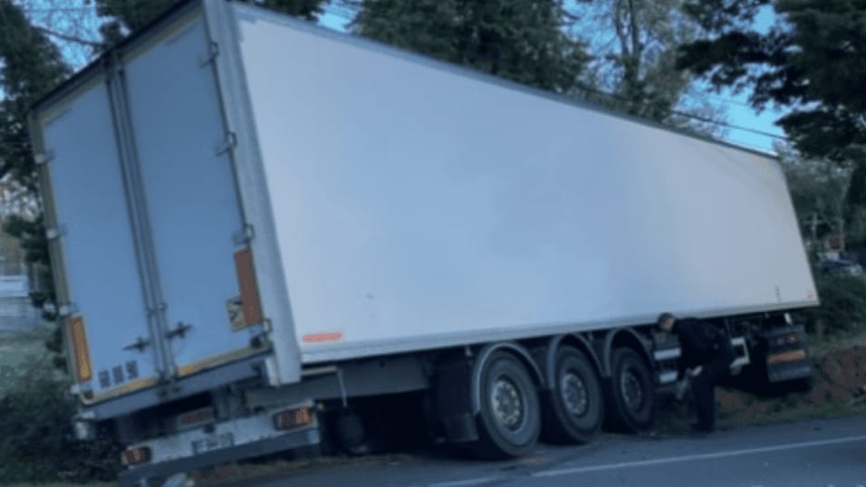 Nîmes : la RD 13 coupée à la circulation après un accident impliquant un poids lourd