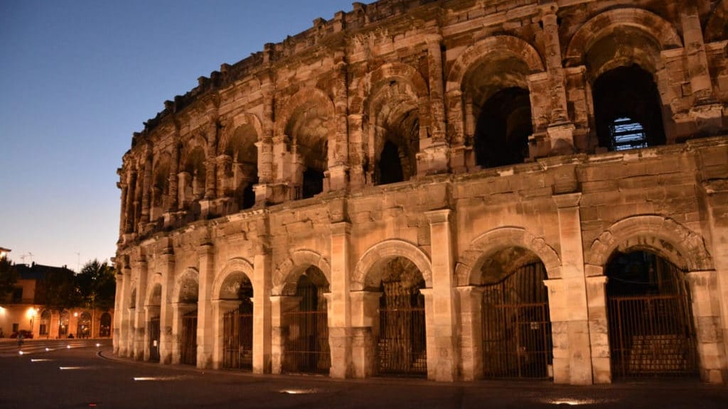 Gard : un succès éclatant pour les visites nocturnes insolites des Arènes de Nîmes