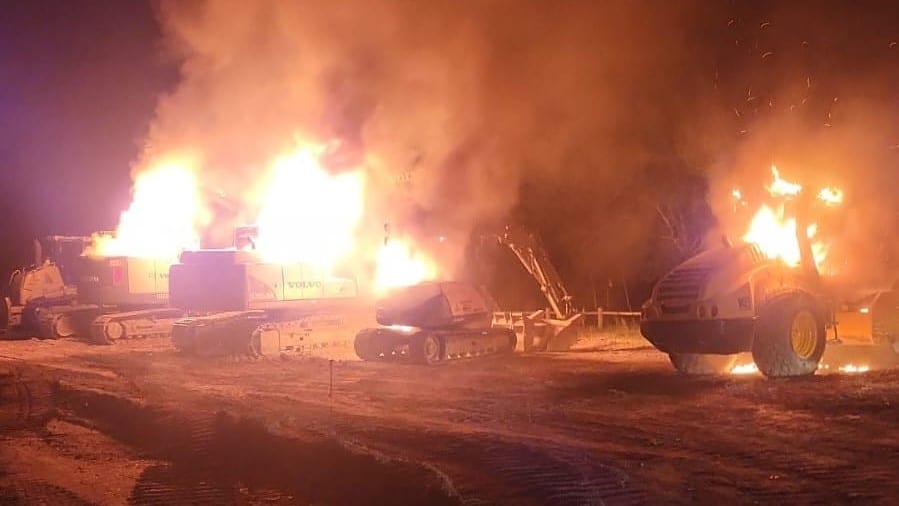 Tarn : engins incendiés sur le chantier de l’A69, « c’est insupportable ! »