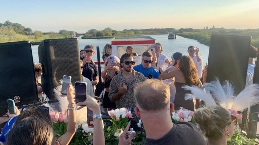 Gard : défi réussi pour la première « boat party » en Camargue de l’Agence Passion