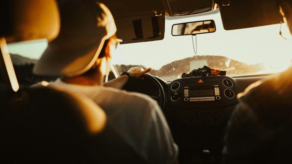Conduite : manger au volant, à quoi s’expose-t-on ?