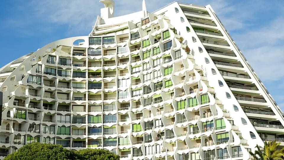 Hérault : la Grande-Motte mise en lumière dans ce célèbre journal américain