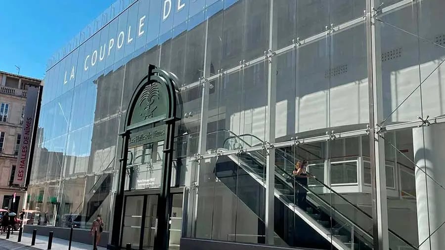 Nîmes : une vente « de colis perdus » à la Coupole