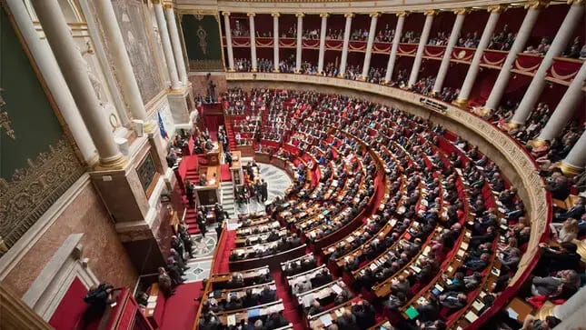Politique : « mon cul est un service public », une enquête lève le voile sur les pratiques sexuelles des députés