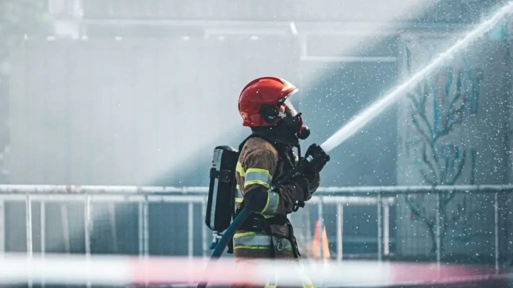 Toulouse : incendie criminel dans une concession Tesla, 12 véhicules détruits