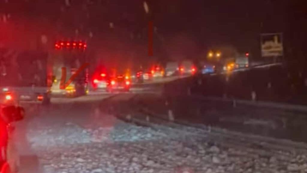 Neige sur l’autoroute A75 : circulation chaotique en cours