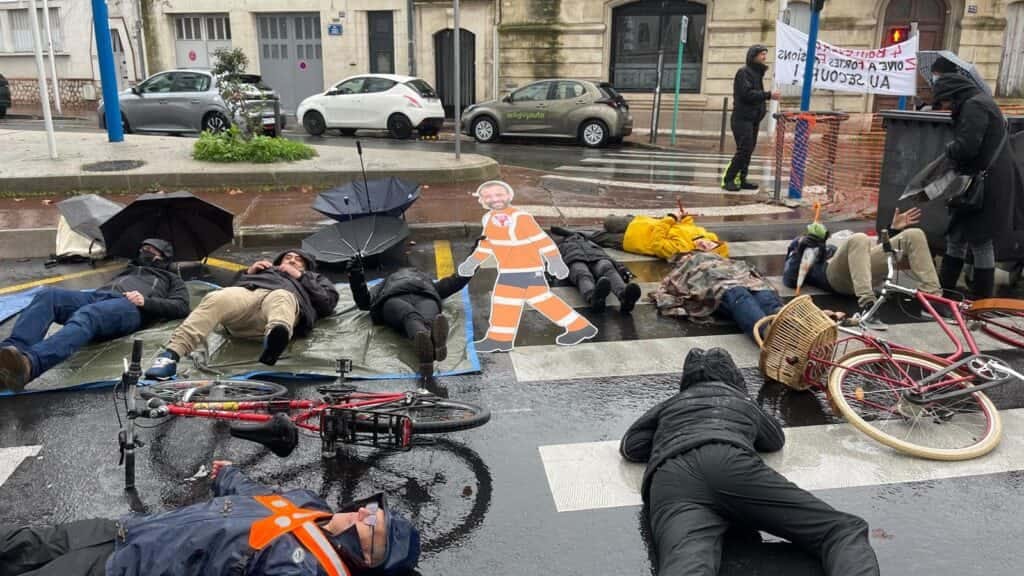 Montpellier : accidents, pollution, trafic… un « die-in » pour dénoncer l’enfer des 4 boulevards