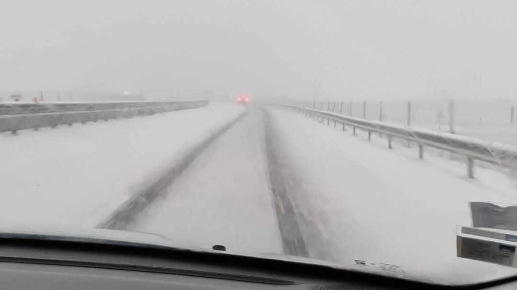 Météo en Occitanie : neige en cours sur l’autoroute A75, prudence