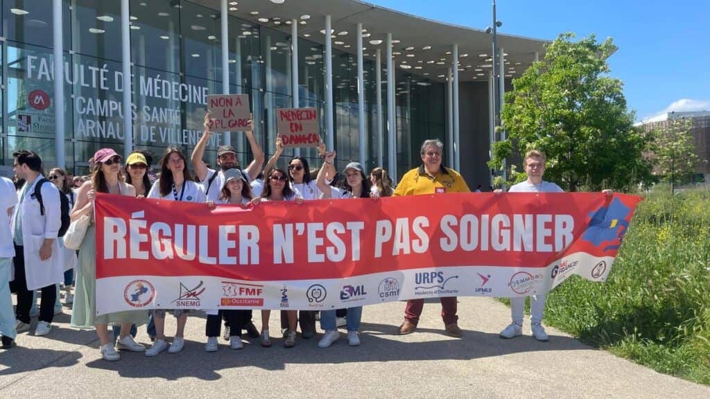 Montpellier : « on décale le problème », le corps médical manifeste contre la loi Garot