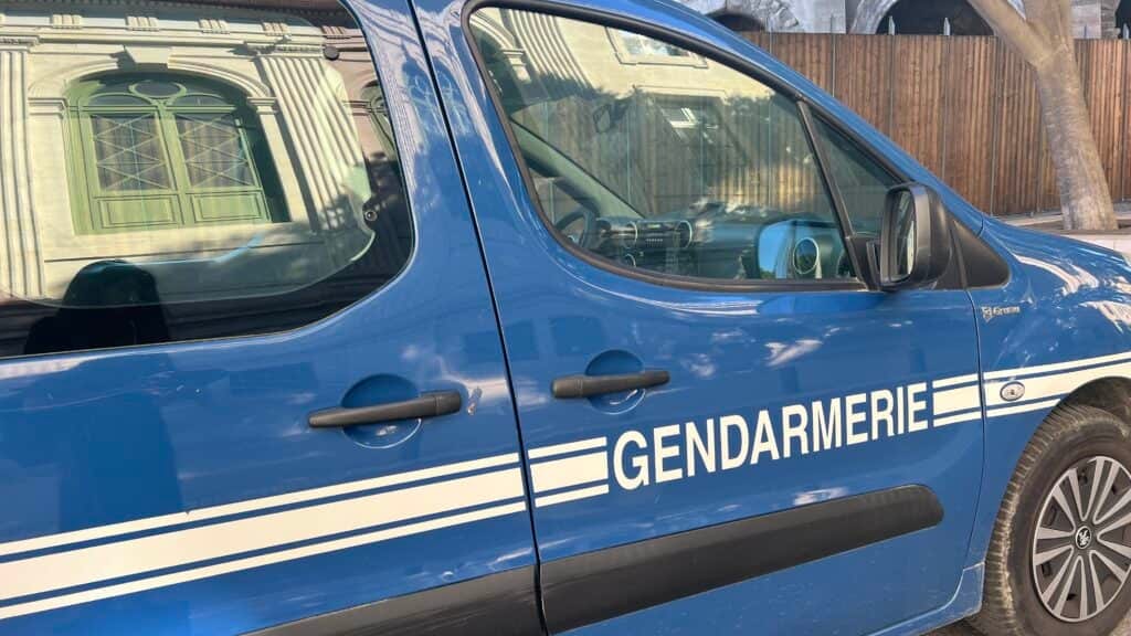 Aude : une rave party illégale rassemble plus de 2 000 teufeurs sur les lieux de l’incendie des Corbières
