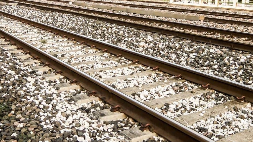 Nîmes : un feu le long de la ligne SNCF ravage 6000m2 de végétation