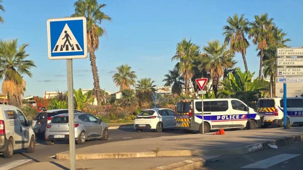 10 septembre : « une centaine de personnes, dont certaines cagoulées, ont tenté de bloquer le rond-point de Près d’Arène à Montpellier »