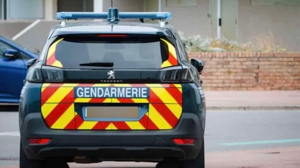 Un homme retrouvé mort dans sa voiture