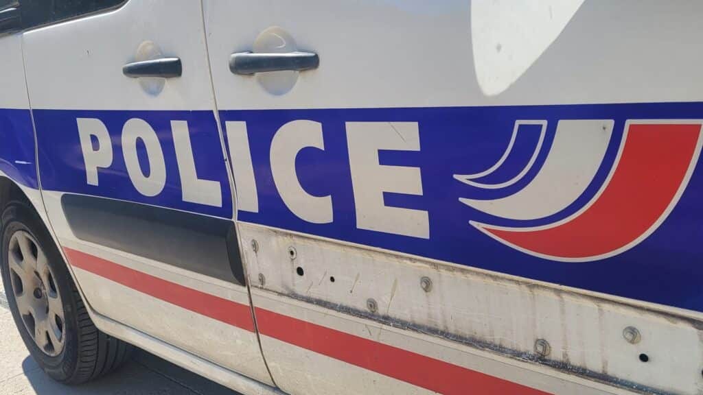 Montpellier : interpellé pour un casque volé, il frappe et tente de mordre des policiers