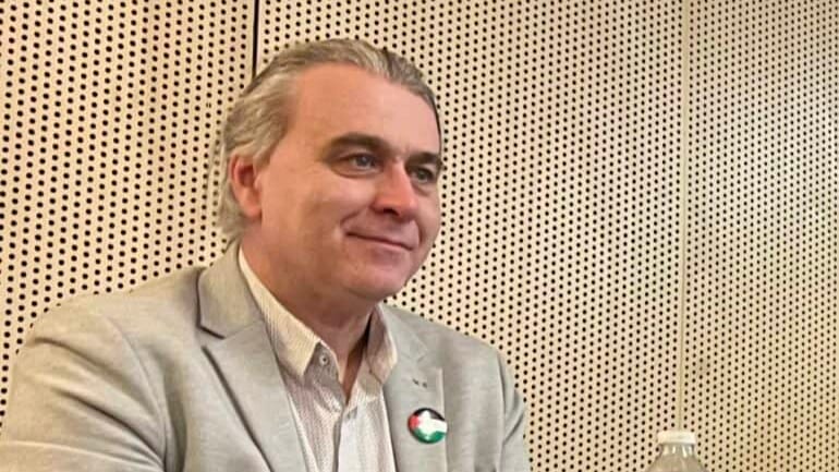 Nîmes : cadeaux, voyages, rémunération, l’Insoumis Pascal Dupretz veut « contrôler le pouvoir municipal »