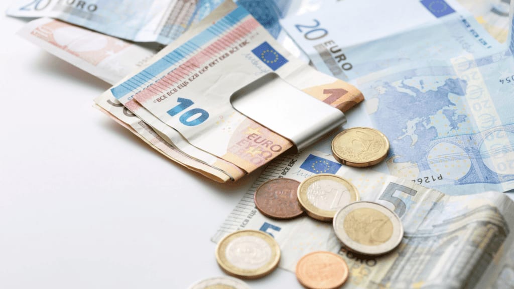 Carte grise, carnet de maternité … Ce qui change en mars 2026