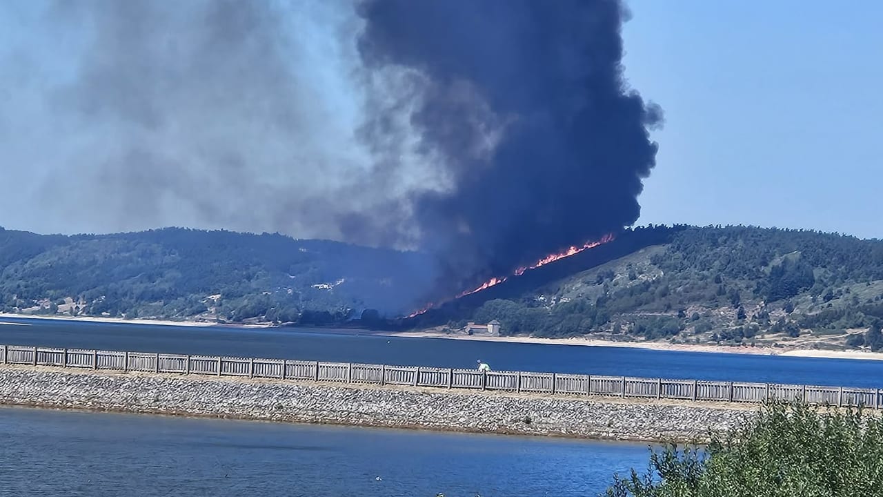 Lozère : un violent incendie en cours