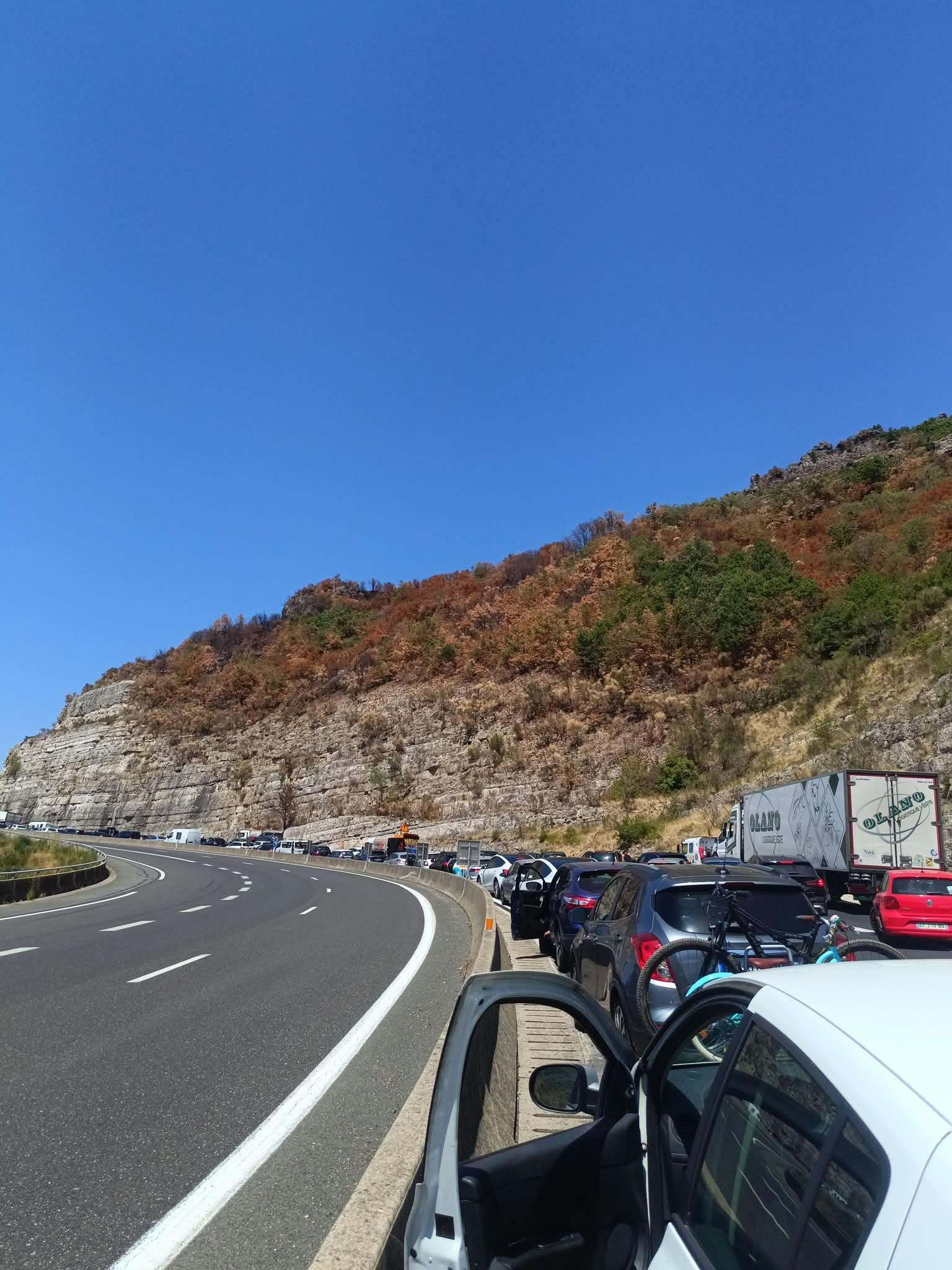 Crédit photo Marion, groupe Facebook : "Utilisateurs de l'A75 la Méridienne"
