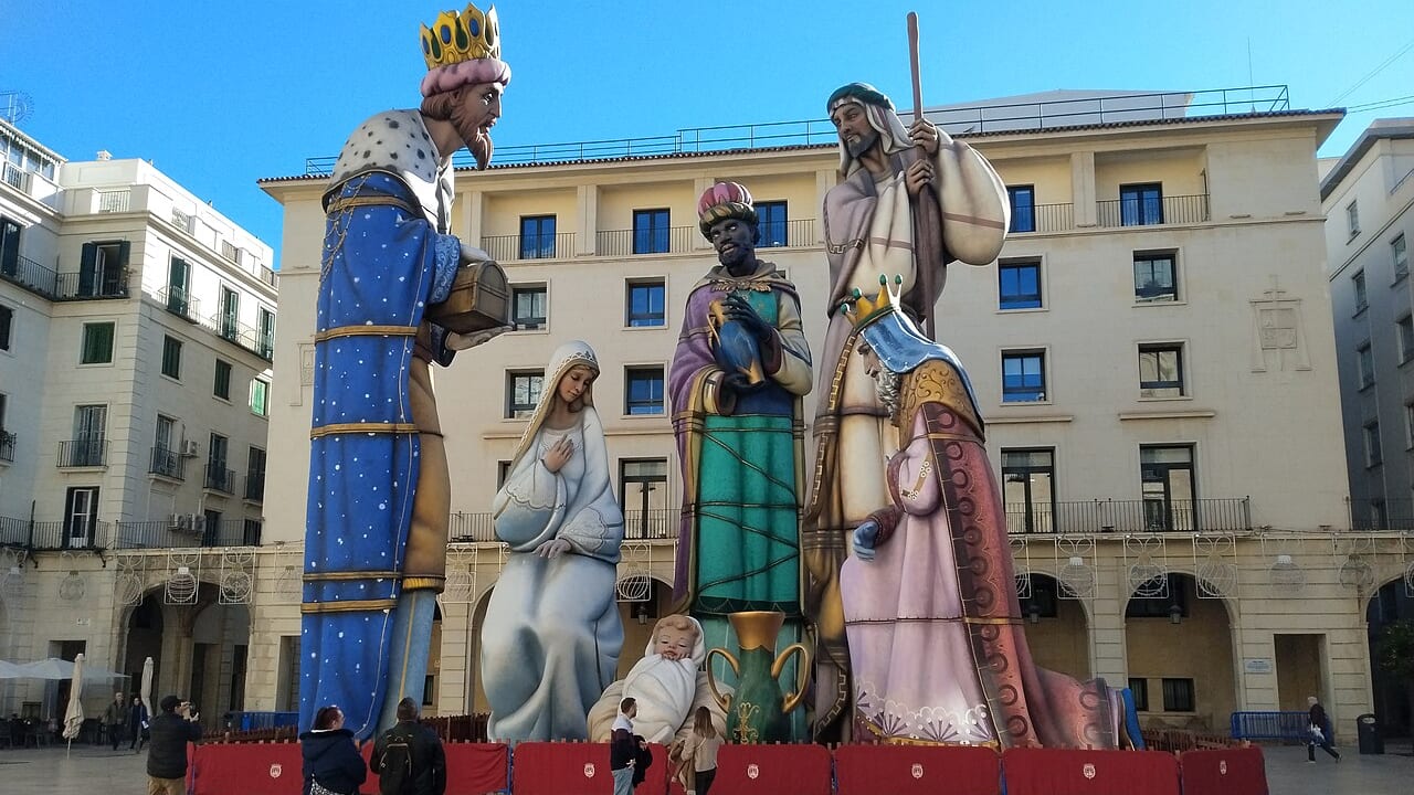 Varondán / Creative Commons / Crèche géante installée à Alicante