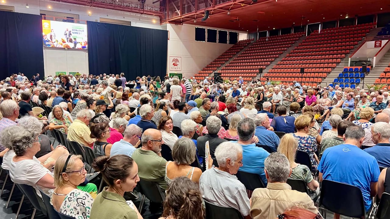 RÉUNION PUBLIQUE, PARNASSE, NÎMES, 8 SEPTEMBRE 2026, VINCENT BOUGET ET SA MAJORITÉ. PHOTO : LINDA MANSOURI