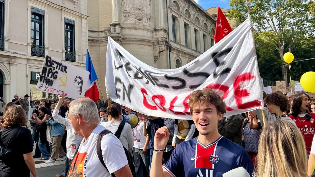 Manifestation 17 octobre Nîmes. Photo : Linda Mansouri