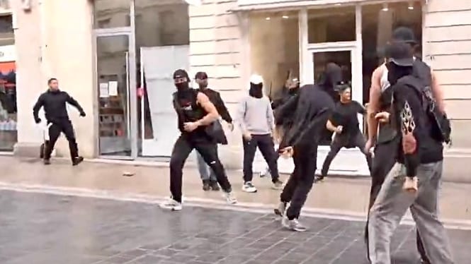 Des individus ont exercé des violences sur des manifestations, samedi 24 octobre 2026, à Montpellier, rue de la Loge. Crédit : David Hutin