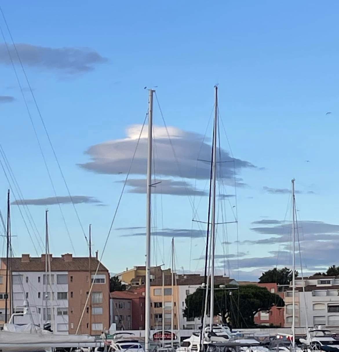 Nuage ou soucoupe volante: mais que s'est-il passé à Al-Aïn? 