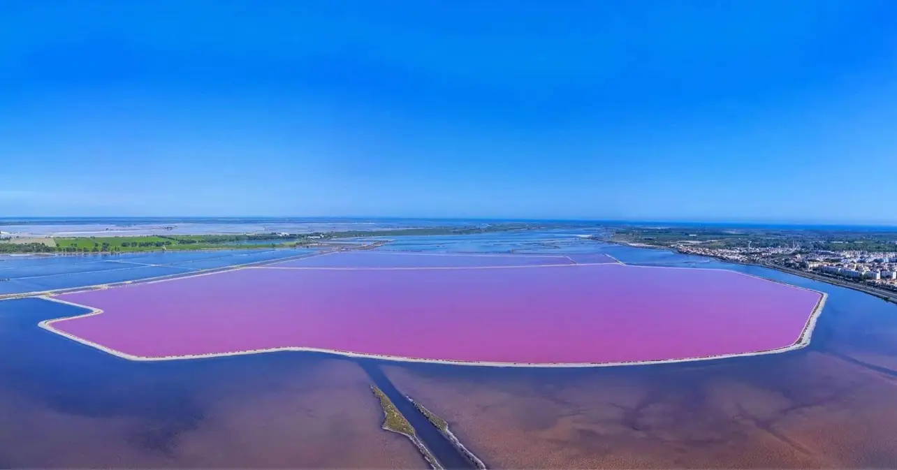 Les salins d’Aigues-Mortes - Photo LouloOweb Drones 