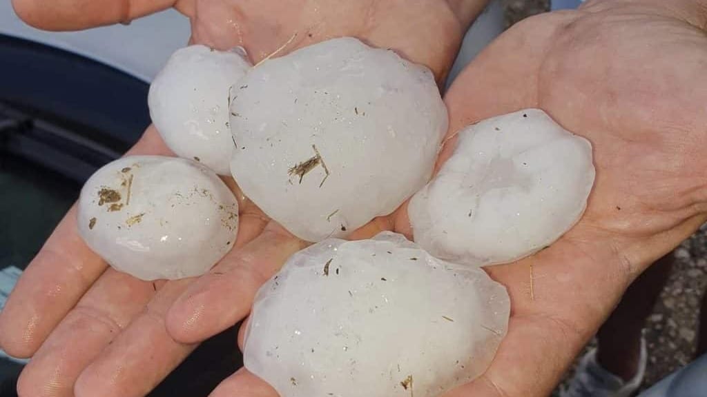 occitanie-des-gr-lons-g-ants-tombent-sous-un-orage-en-haute-garonne