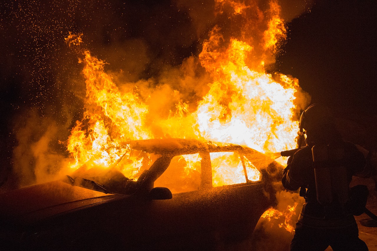 Night of Urban Violence in Hérault: Shops Devastated and Law Enforcement Targeted