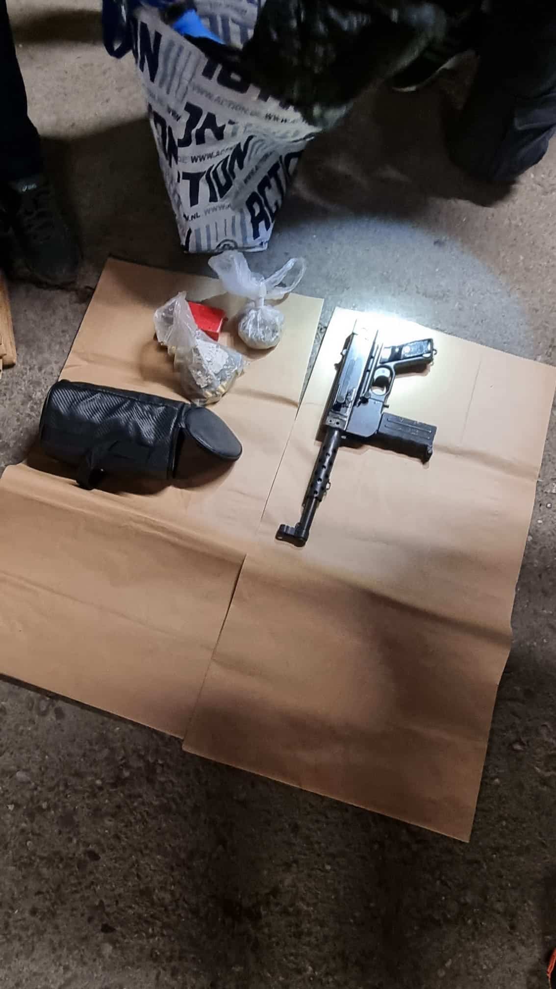 Découverte de fusils d'assaut à Nîmes - Photos Unité Sgp Police Gard 30