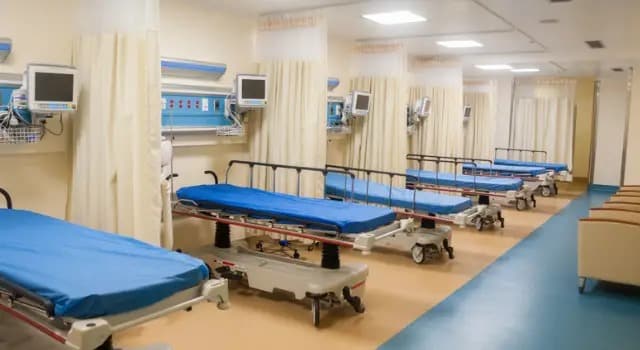 lits d'hôpital vides