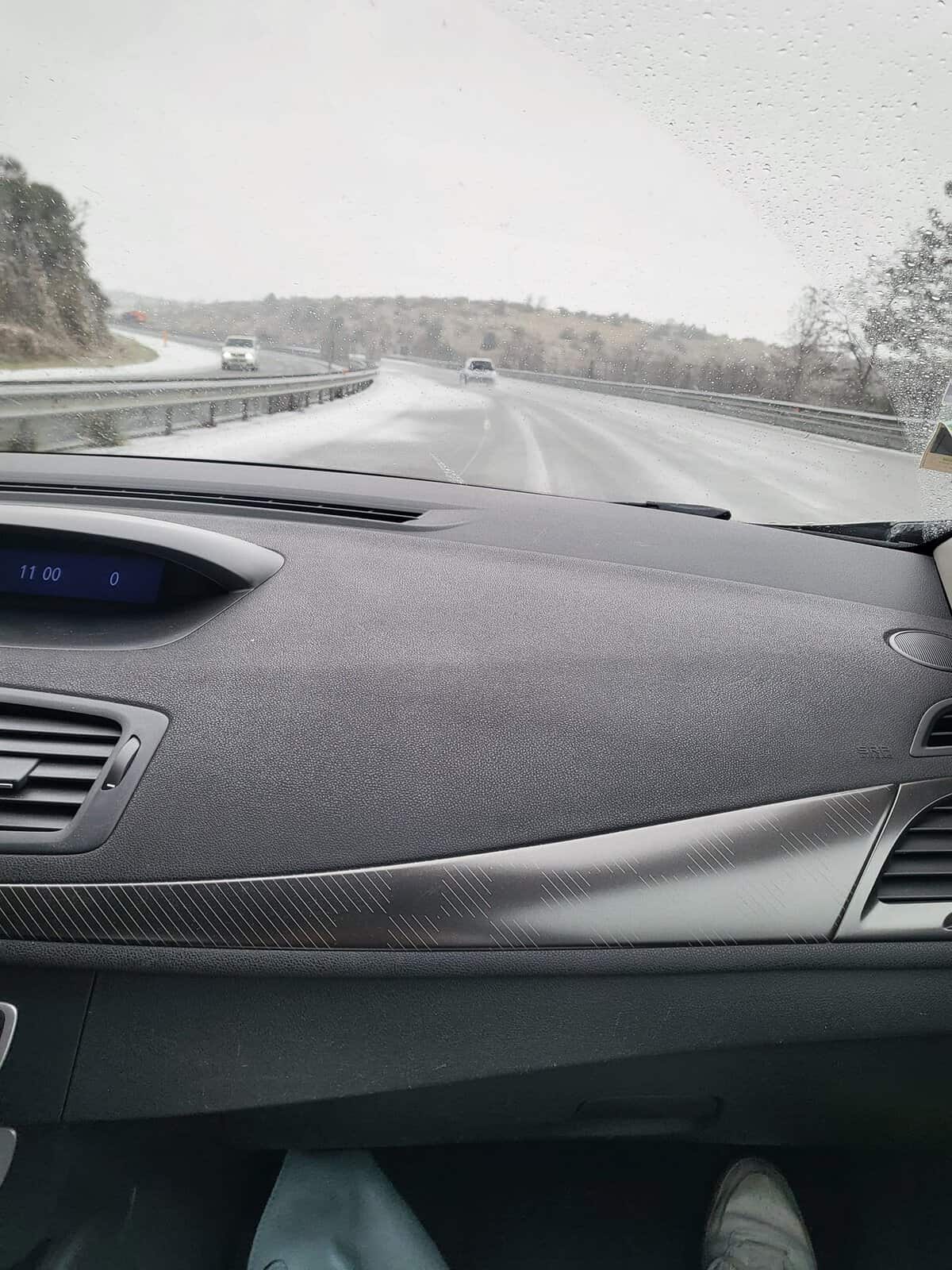 Neige sur l'A75 - Photo : Utilisateurs de l'A75 La Méridienne - L. GAYRAUD