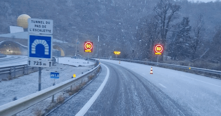 Neige sur l'A75 - Photo : Utilisateurs de l'A75 La Méridienne - L.PESA