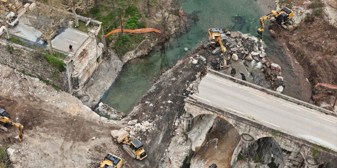 Gard : La Construction Du Pont Provisoire De Chamborigaud Avance à ...