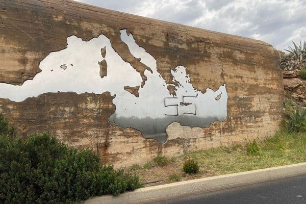 L'œuvre "La Traversée" de Jean Denant taguée © Mairie de Sète