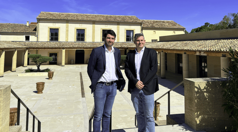 Soirée année 90 au Mas de la Barben (M. Hermann du Mas de la Barben et M. Poulet de Onze Productions)