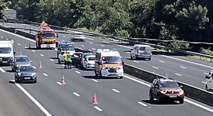 Accident sur l'Autoroute 9 à Nîmes impliquant 4 véhicules.