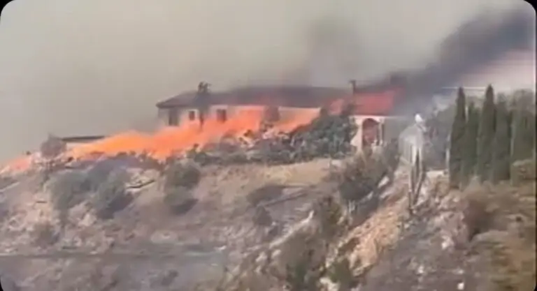 Maisons détruites par les flammes à Narbonne