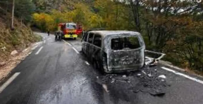 feu de minibus à l'Aigoual - photo SDIS 30