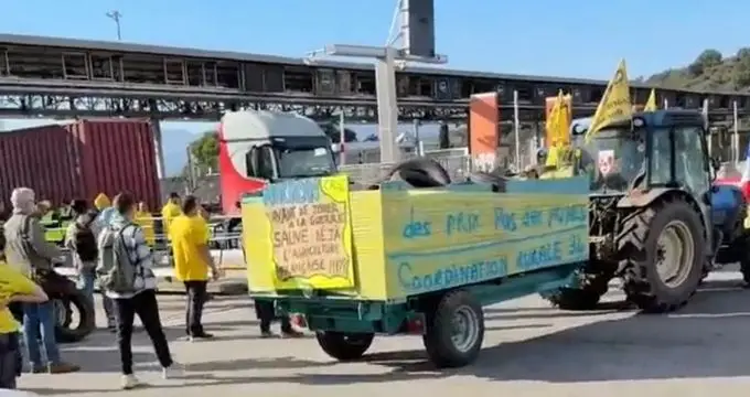 Blocage de l'A9 - capture d'écran live de NICOLAS VIDAL pour PUTSCH MÉDIA
