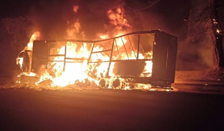 Feu de poids lourd sur l'autoroute A9 - Photo SDIS 30