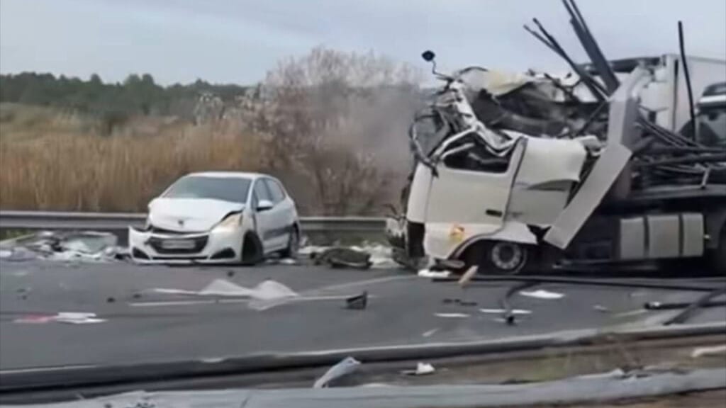 Autoroute A9 : deux morts dans un effroyable accident entre plusieurs ...