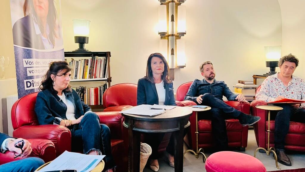Nîmes : culture, l'équipe de Valérie Rouverand place le tissu ...