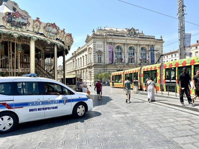 Linda Mansouri. Police municipale Montpellier comédie