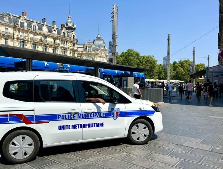 Linda Mansouri. Police municipale Montpellier comédie