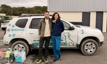 Bastien éducateur canin et Manon Pernalon vétérinaire à la clinique des Espinaux à Alès